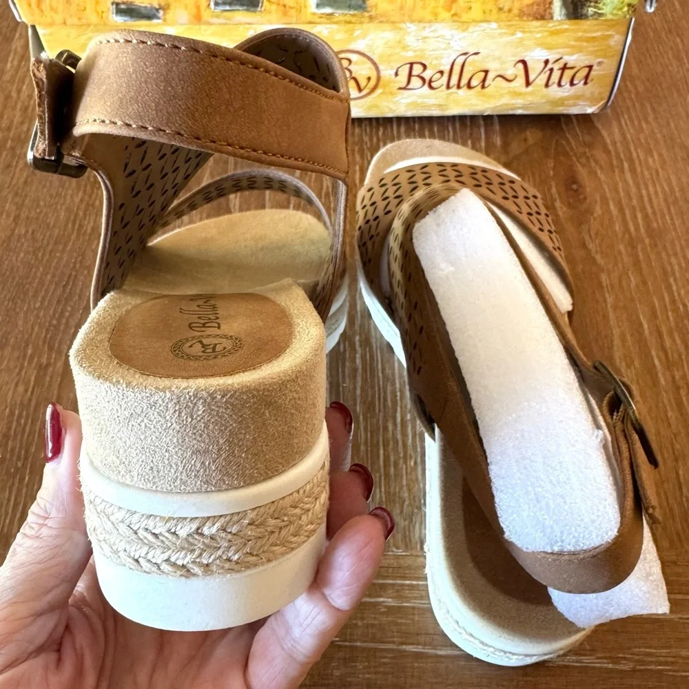 NWT NARROW tan Bella Vita Inaya wedge sandals 8N - Picture 7 of 14
